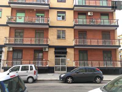 Su quest�ultima, al civico 53, si trova una delicata palazzina rossa e marrone: data anche l�invidiabile posizione potremmo definirla un�abitazione signorile...